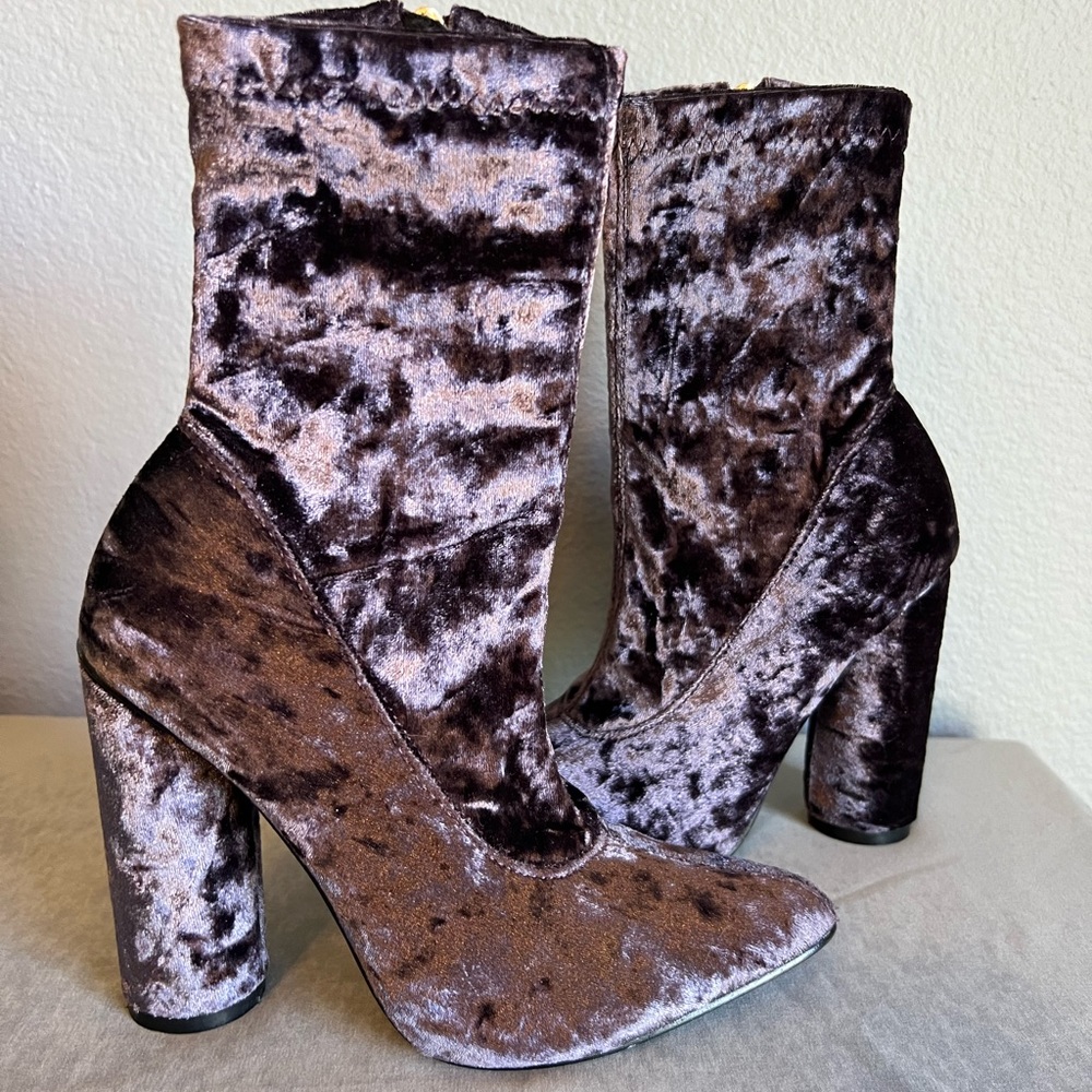 Suede boots